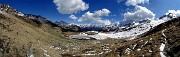 54 Scendendo sul 101 dalla Forcella Rossa la neve lascia spazio ai pascoli che stanno rinverdendo cosparsi di Crocus vernus 